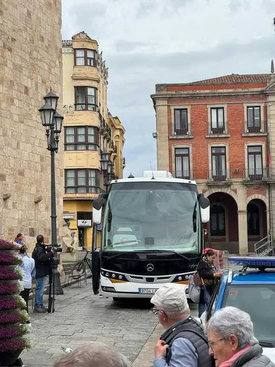 Autobus Dona Sangre Plaza Mayor de Zamora