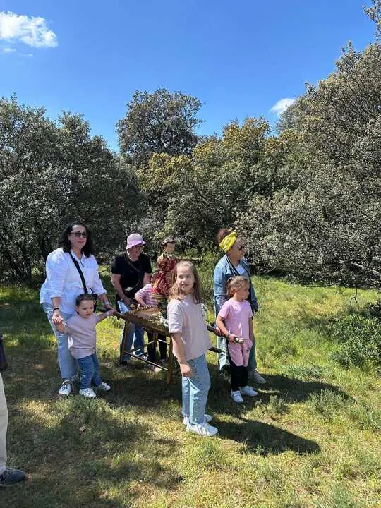 Ni&ntilde;as procesionan con el Ni&ntilde;o de la Bola