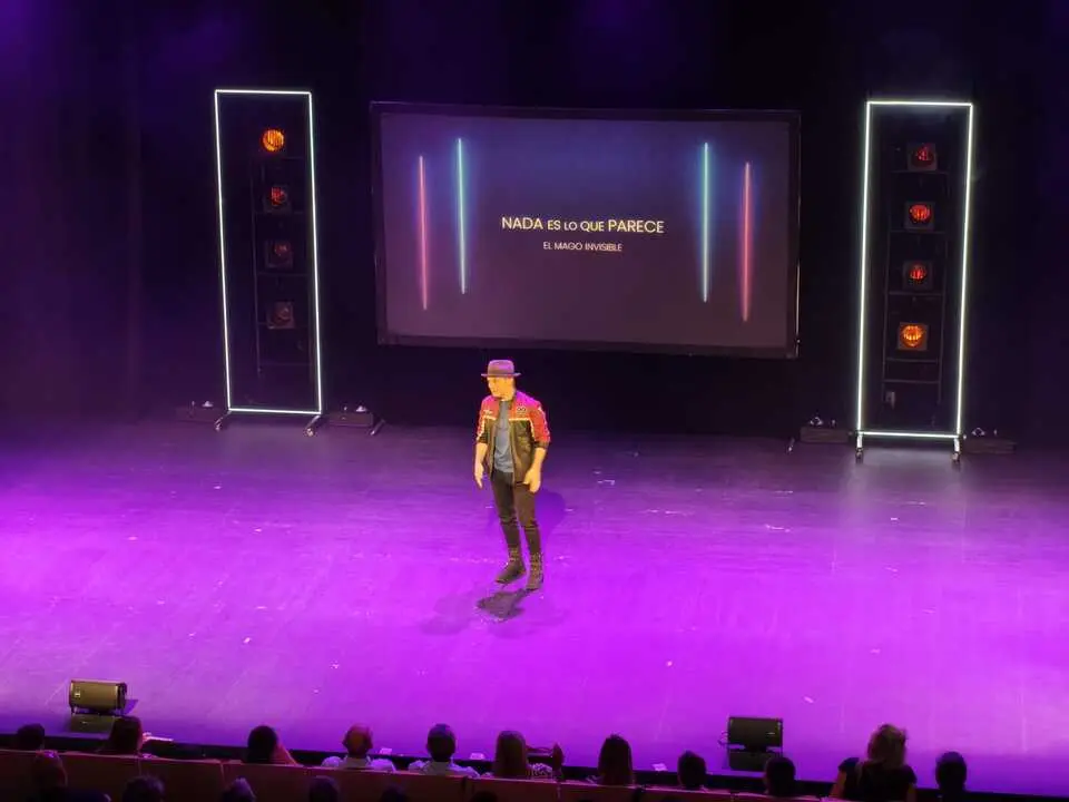 Mago actuando