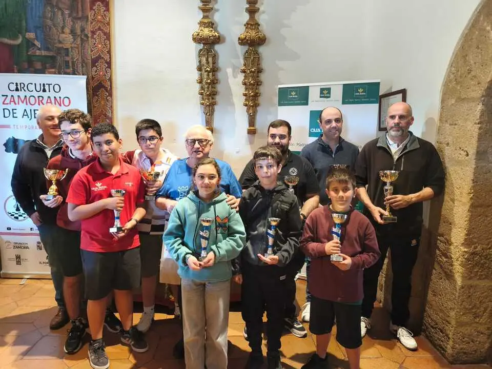 Foto de familia de los campeones