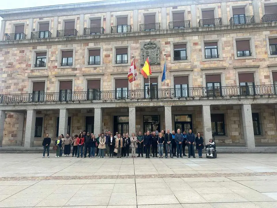 MInuto de silencio en la Plaza de la Constituci&oacute;n