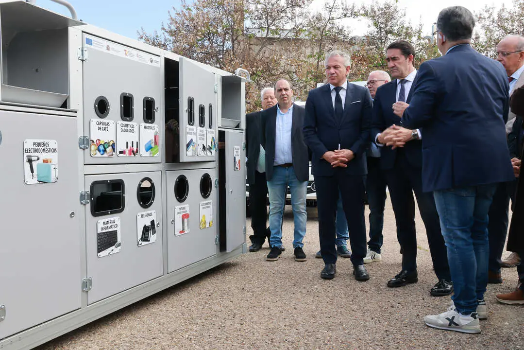 Entrega de camiones y puntos limpios m&oacute;viles1