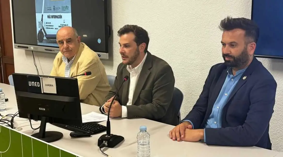 Taller Patinetes El&eacute;ctricos UNED Zamora