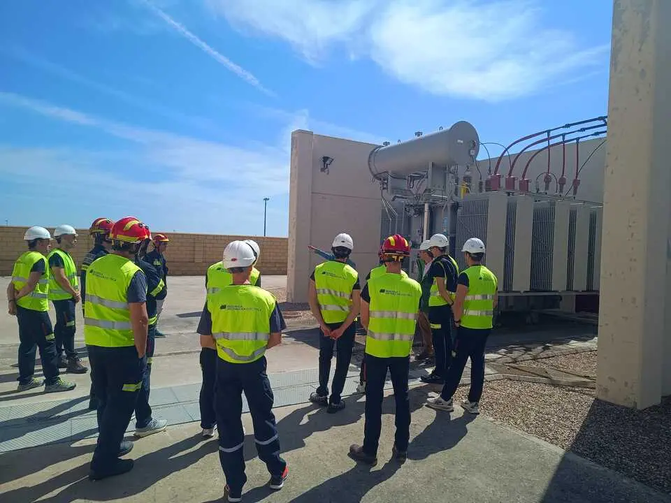 Bomberos de Zamora se forman en redes el&eacute;ctricas inteligentes