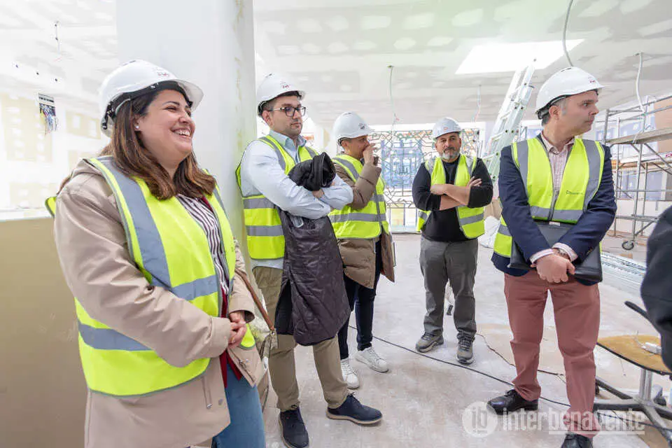 La alcaldesa de Benavente visita una obra. Foto Interbenavente Archivo
