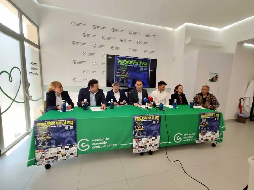 Presentaci&oacute;n de Pedaladas por la Vida en la sede de la AECC de Zamora