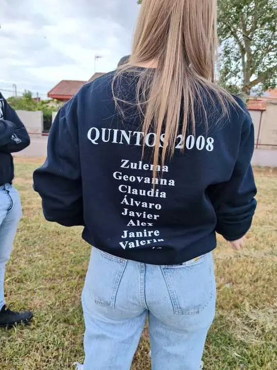 Valeria Ferrero con la camiseta de los quintos