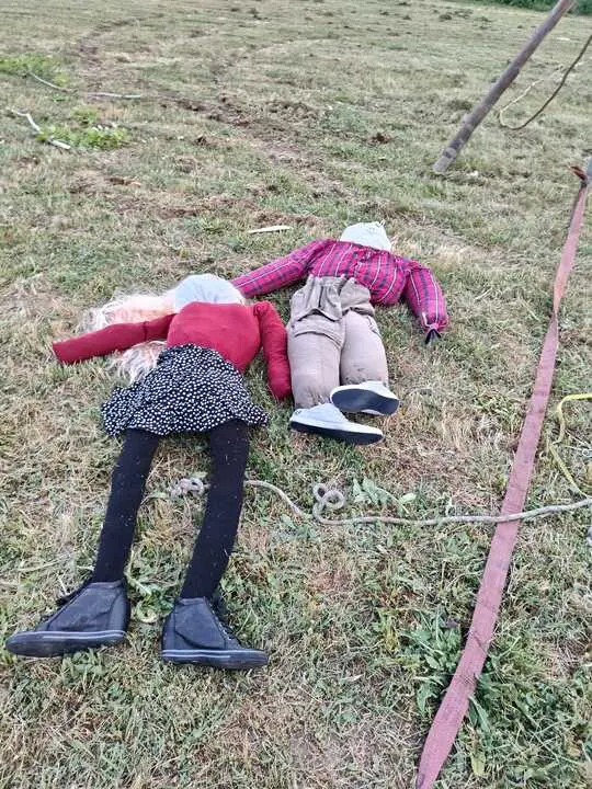 Mu&ntilde;ecos que representan al mozo y la moza