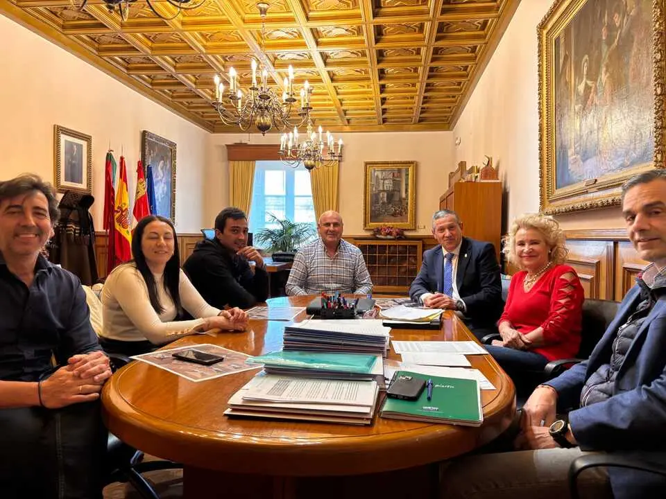 Reuni&oacute;n Diputaci&oacute;n y alcalde de Santa Colomba