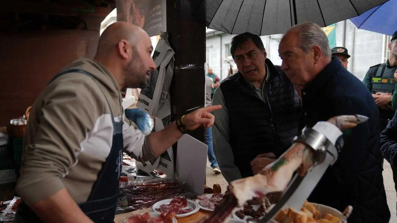 Feria de Exaltaci&oacute;n del Chorizo en el Puente de Sanabria. FOTOS AMADO CRESPO (8)