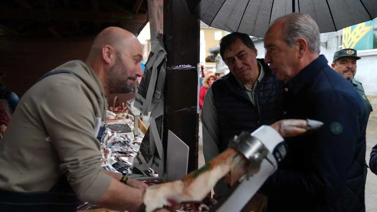 Feria de Exaltaci&oacute;n del Chorizo en el Puente de Sanabria. FOTOS AMADO CRESPO (15)