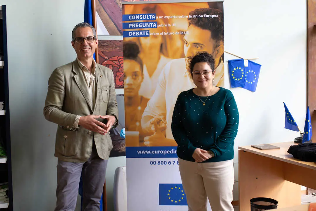 Jose Luis Gonz&aacute;lez Prada, director del Centro Europe Direct Zamora, e Inma Rodr&iacute;guez, t&eacute;cnico del Centro Europe Direct Zamora