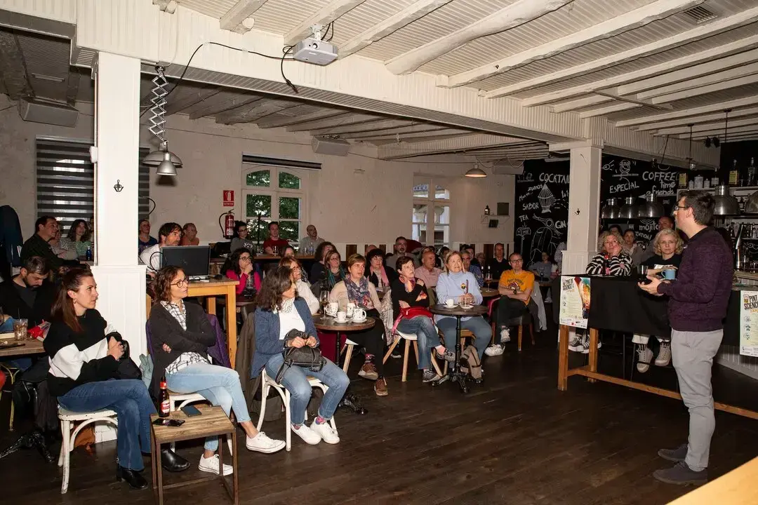 Una de las charlas de Ping of Ciencia en 2025