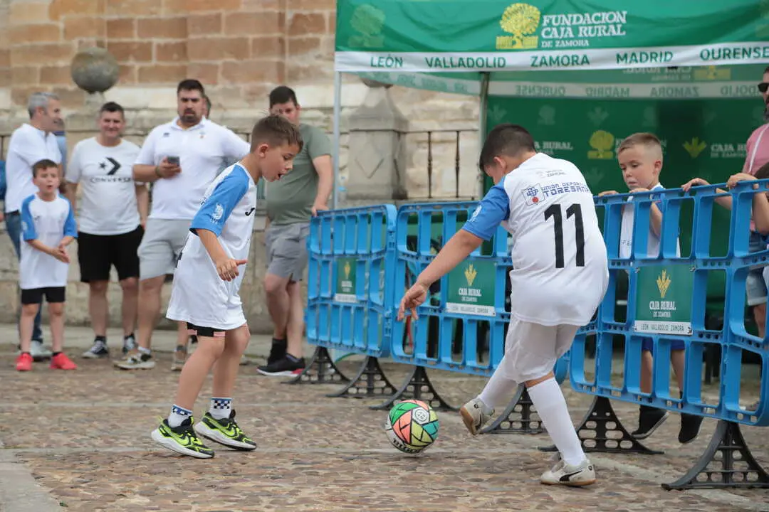 F&uacute;tbol en la Calle Toro