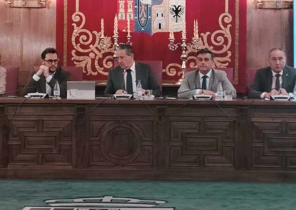 Javier Fa&uacute;ndez en el pleno celebrado este vierns, 8 de mayo, en la Diputaci&oacute;n