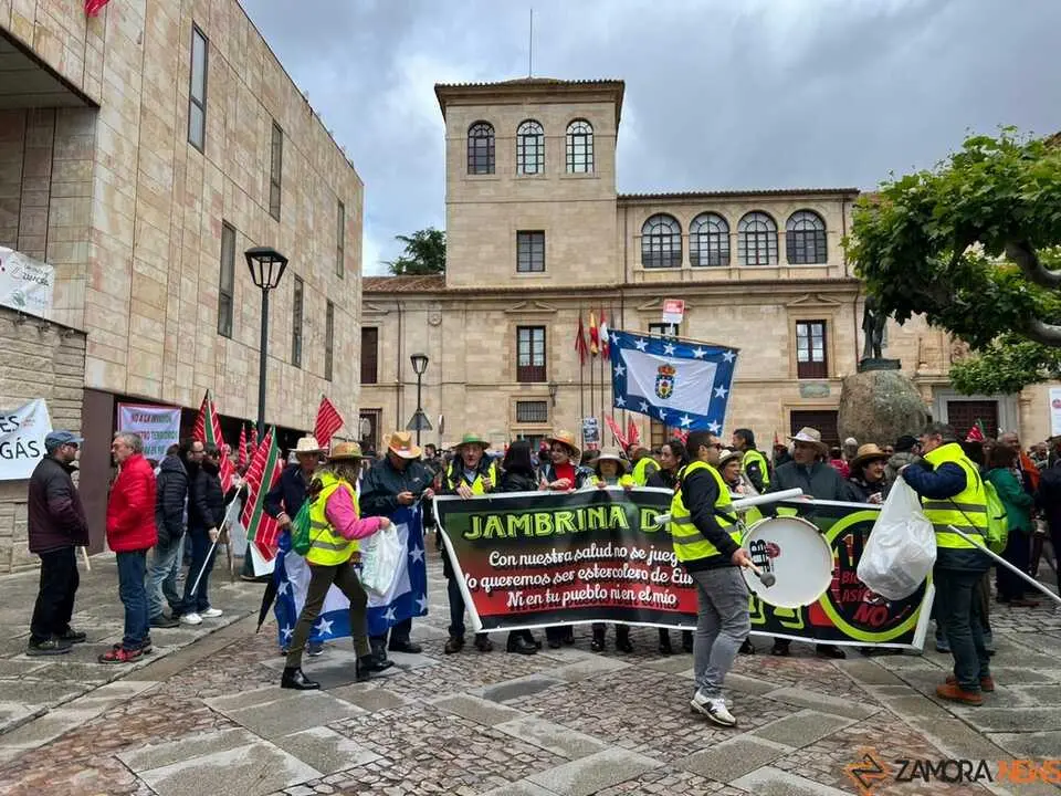 Manifestaci&oacute;n contra las plantas de biog&aacute;s Zamora _2