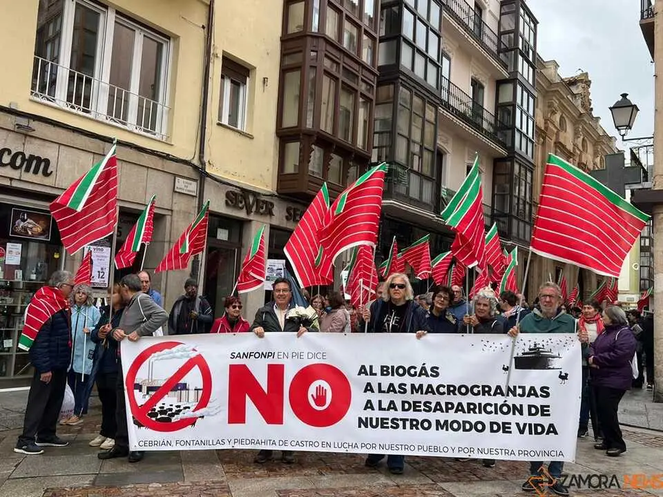 Manifestaci&oacute;n contra las plantas de biog&aacute;s Zamora _35