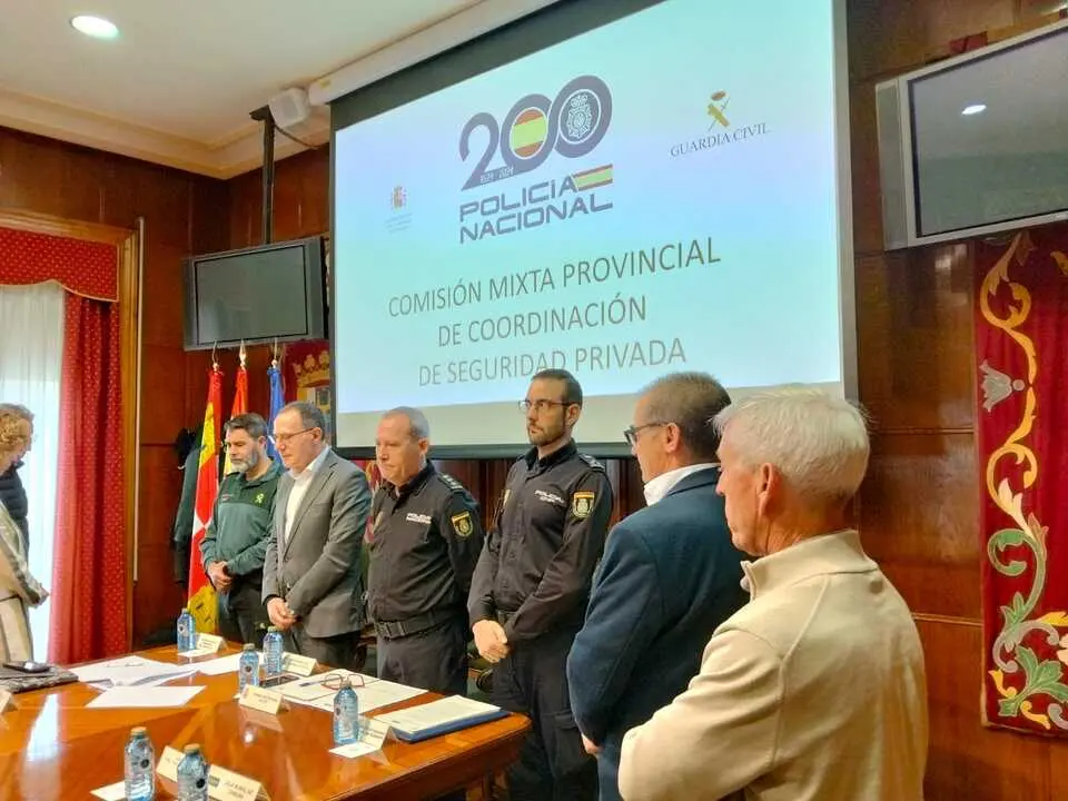 Minuto de silencio por los dos guardias civiles fallecidos en Huelva