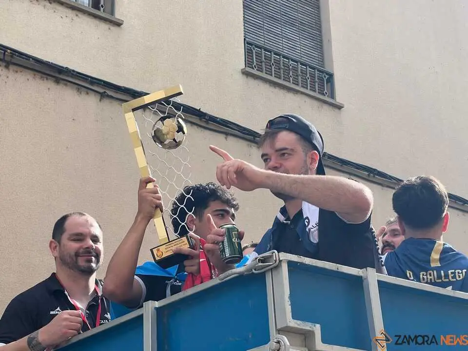 Celebraci&oacute;n Ascenso Balonmano Zamora_19
