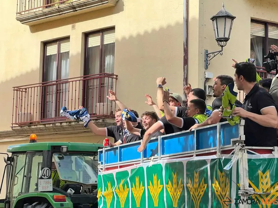 Celebraci&oacute;n Ascenso Balonmano Zamora_26