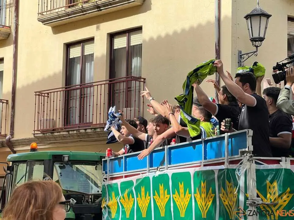 Celebraci&oacute;n Ascenso Balonmano Zamora_30