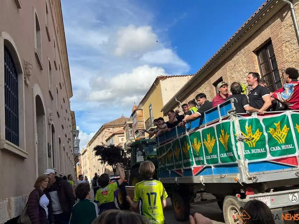 Celebraci&oacute;n Ascenso Balonmano Zamora_46