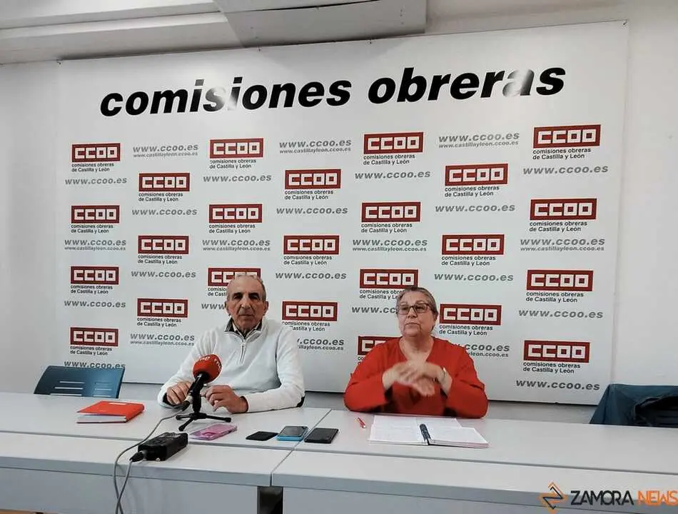Teo Movilla y Nieves Garc&iacute;a en la rueda de prensa en CCOO