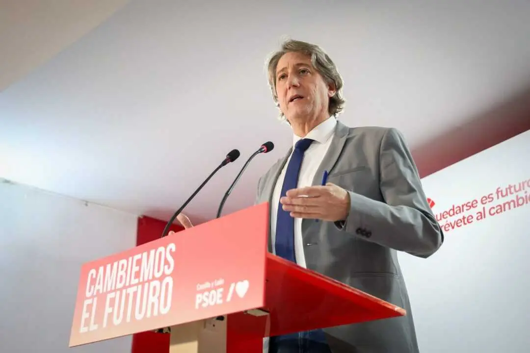 Carlos Mart&iacute;nez en rueda de prensa