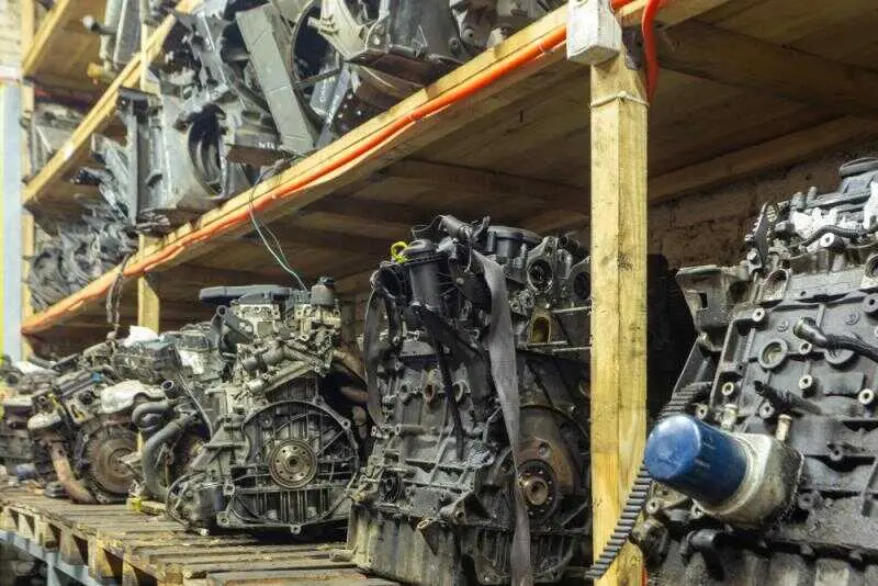 desguace piezas de motor - imagen de archivo