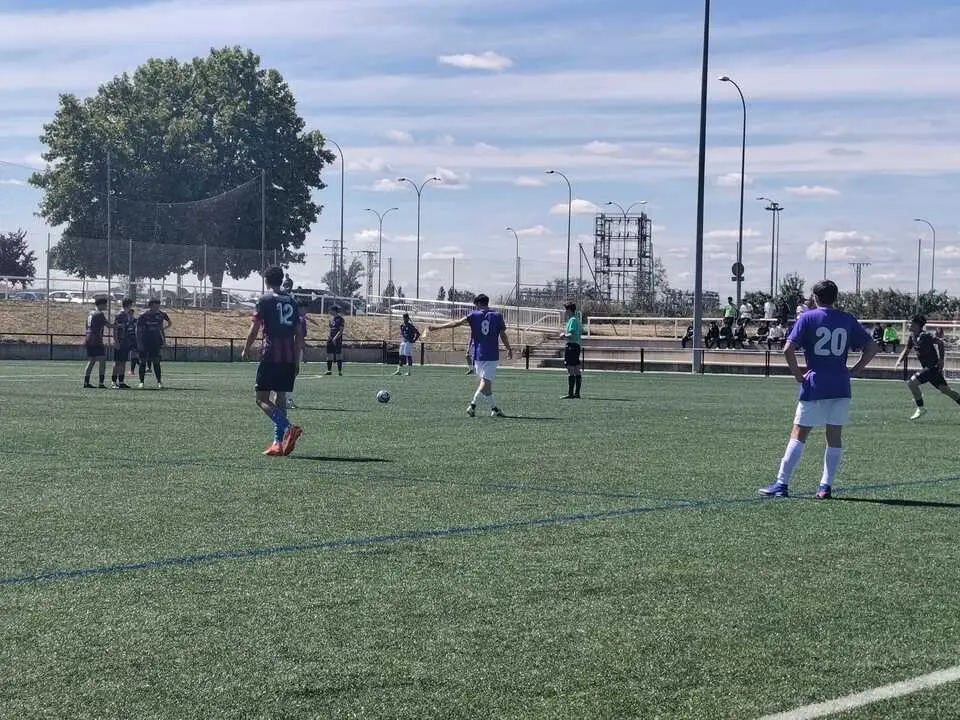 Uno de los partidos de la semifinal del Memorial en el anexo del Ruta de la Plata