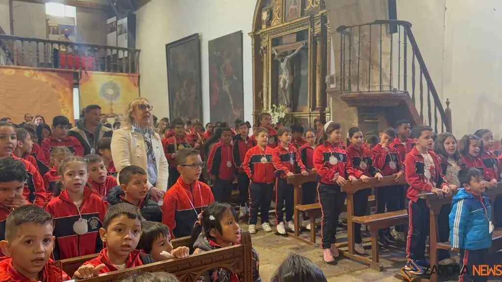   Alumnos del colegio Divina Providencia celebra su romer&iacute;a de la Concha _2