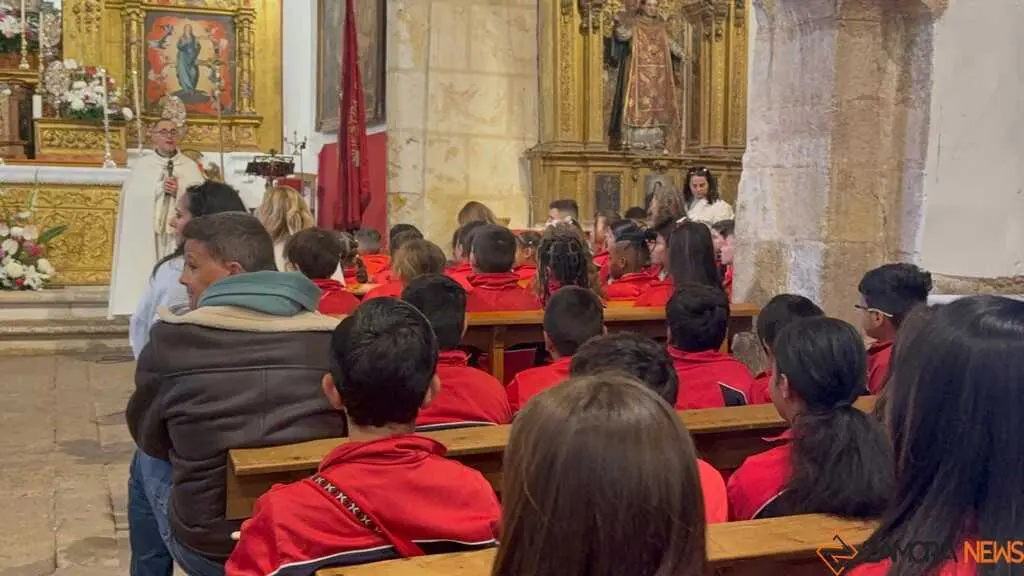   Alumnos del colegio Divina Providencia celebra su romer&iacute;a de la Concha _12