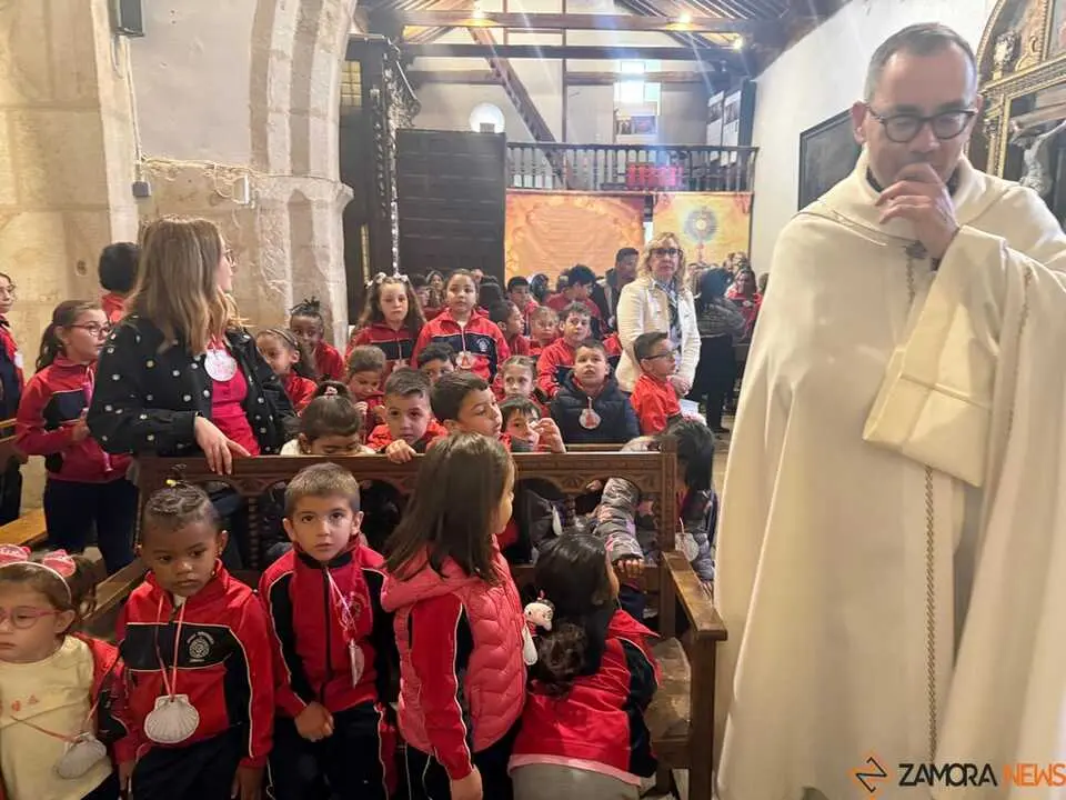   Alumnos del colegio Divina Providencia celebra su romer&iacute;a de la Concha _23