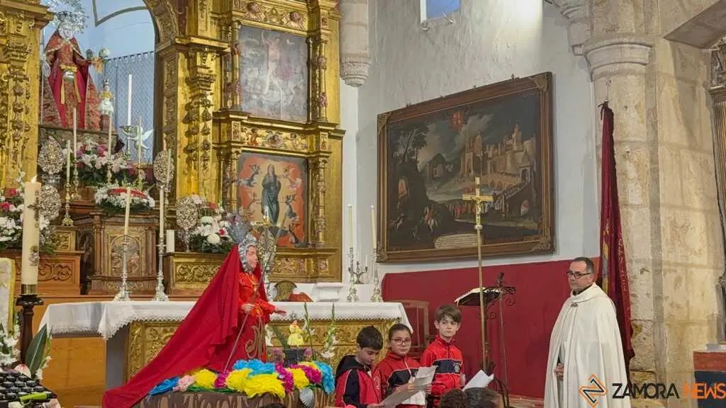   Alumnos del colegio Divina Providencia celebra su romer&iacute;a de la Concha _24
