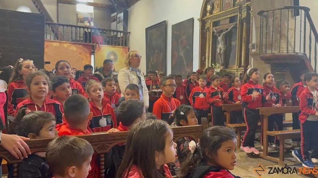   Alumnos del colegio Divina Providencia celebra su romer&iacute;a de la Concha _27