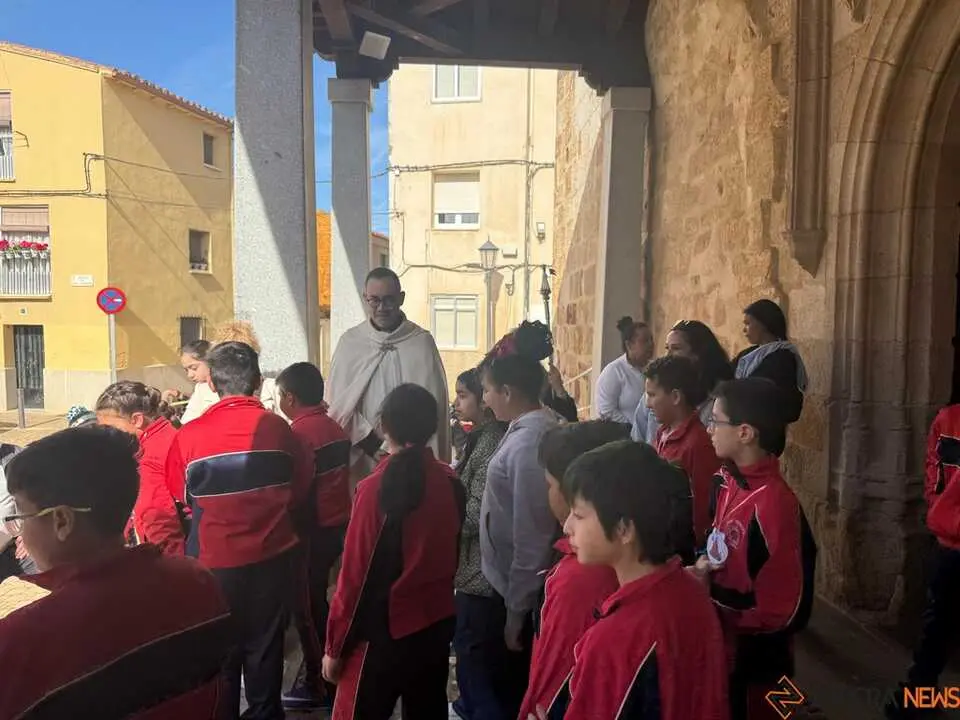   Alumnos del colegio Divina Providencia celebra su romer&iacute;a de la Concha _35