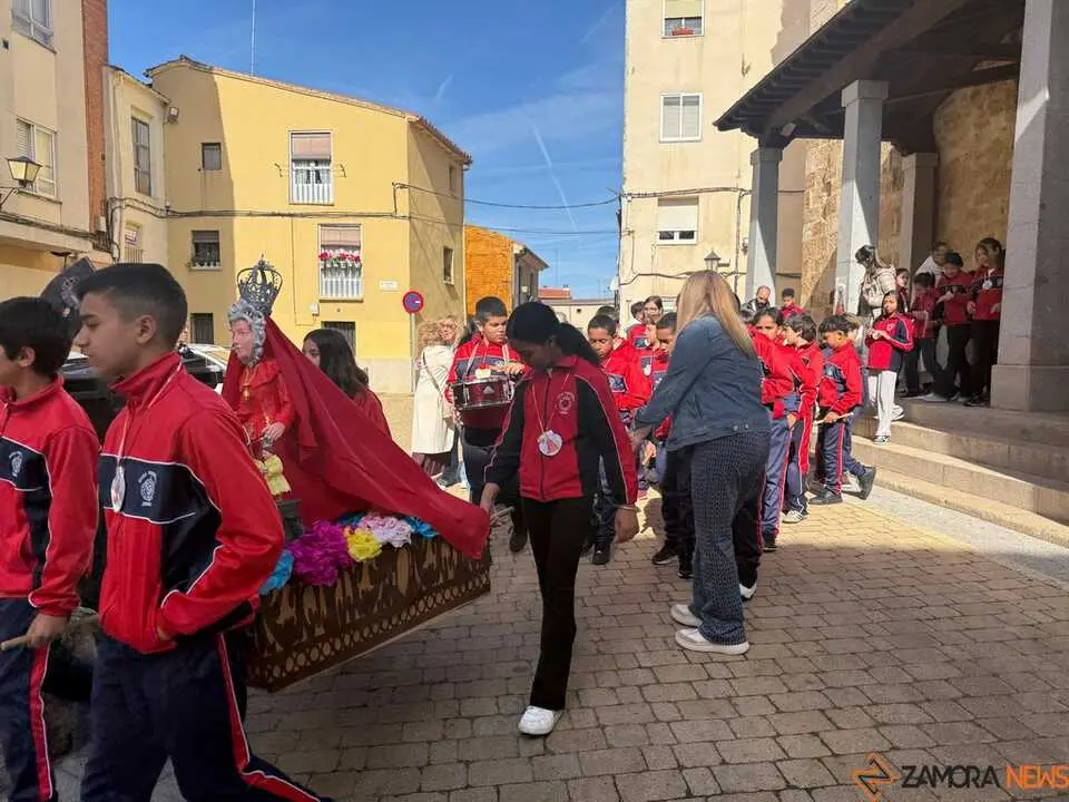   Alumnos del colegio Divina Providencia celebra su romer&iacute;a de la Concha _37