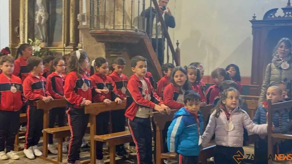   Alumnos del colegio Divina Providencia celebra su romer&iacute;a de la Concha _38