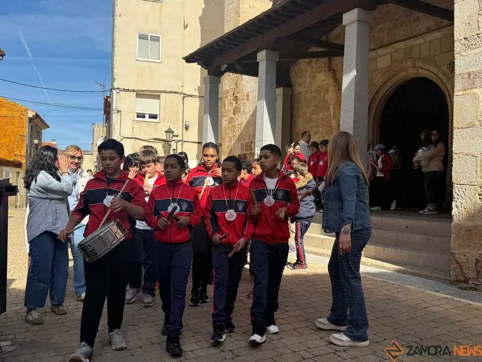   Alumnos del colegio Divina Providencia celebra su romer&iacute;a de la Concha _39