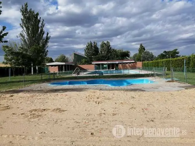 piscina Fuentes de Ropel. IMAGEN INTERBENAVENTE