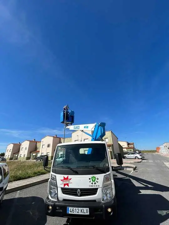 Trabajos de renovaci&oacute;n del alumbrado en Moraleja del Vino