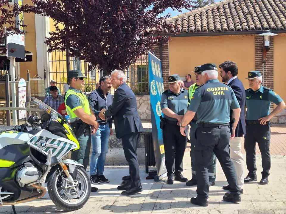 Nicanor Sen con los guardias civiles