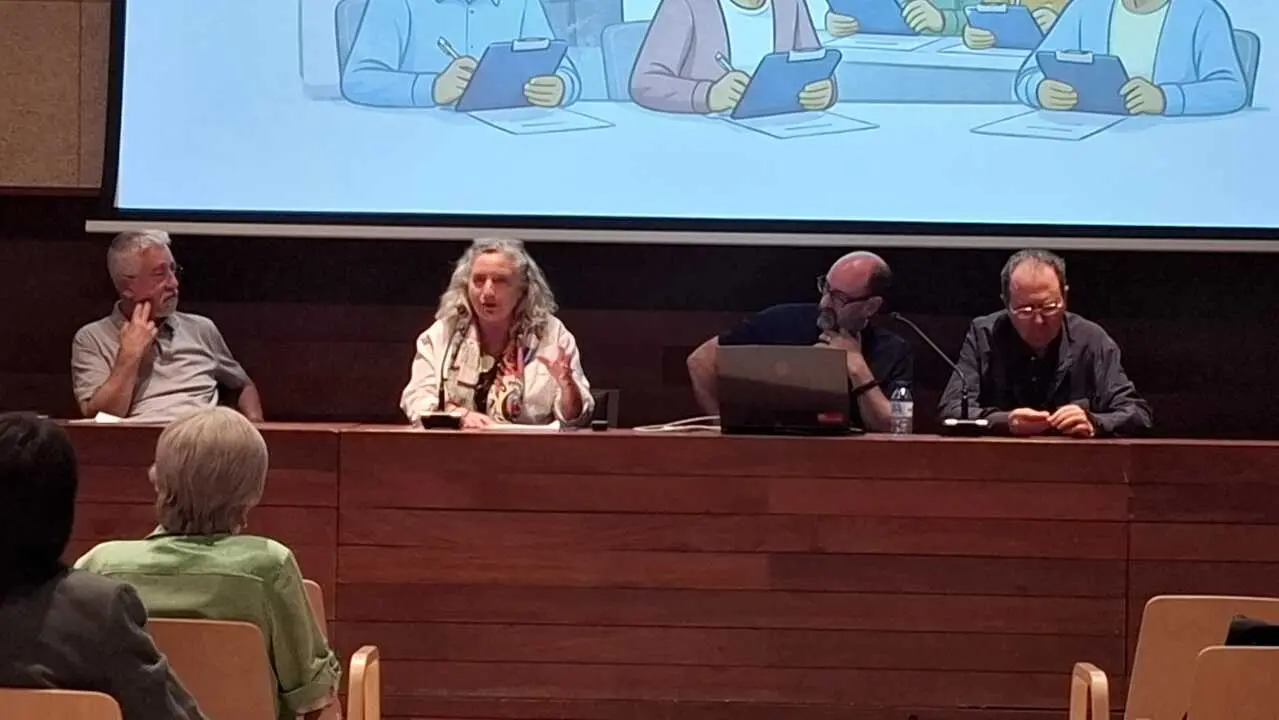 La concejala de Servicios Sociales cierra las jornadas juntos con los organizadores
