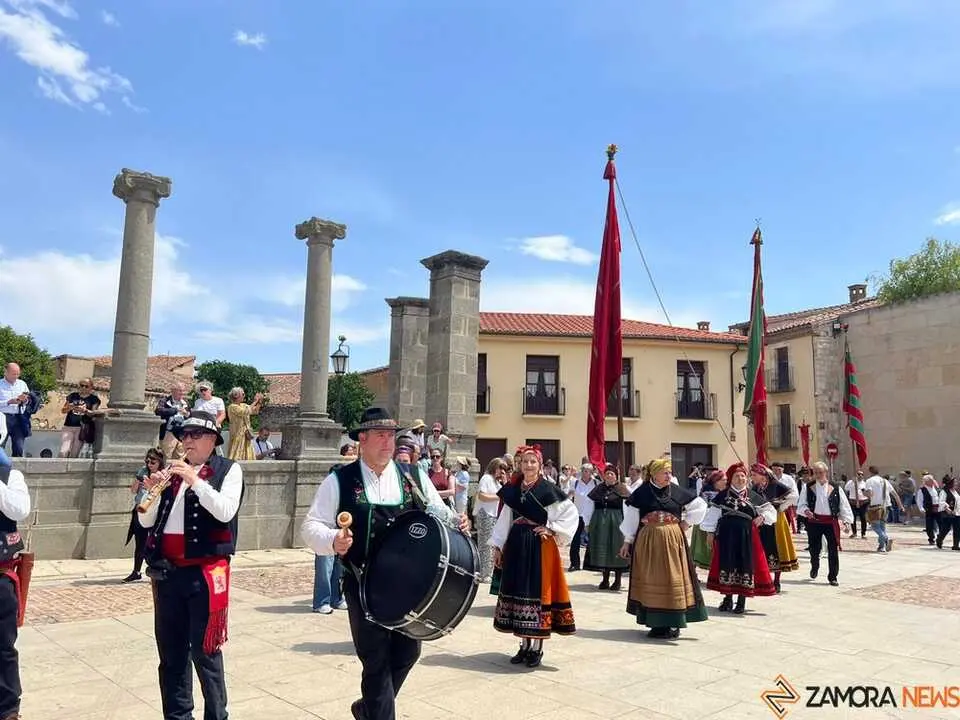 catedral y pendones _10