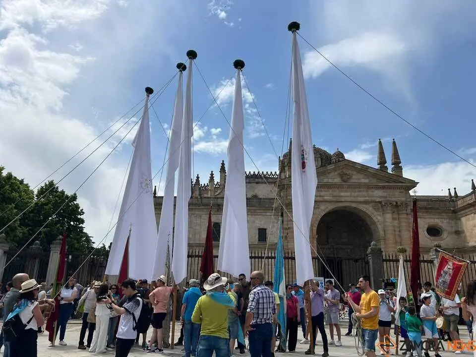 catedral y pendones _4