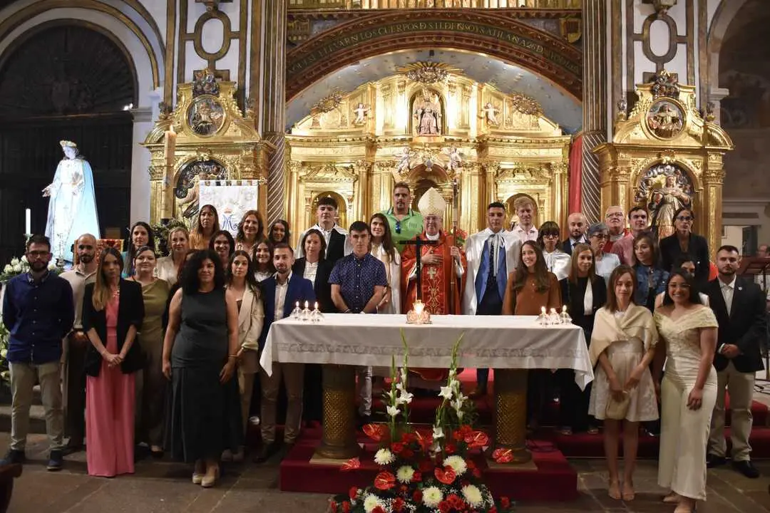 Confirmaciones Zamora Vigilia de Pentecost&eacute;s - imagen redes