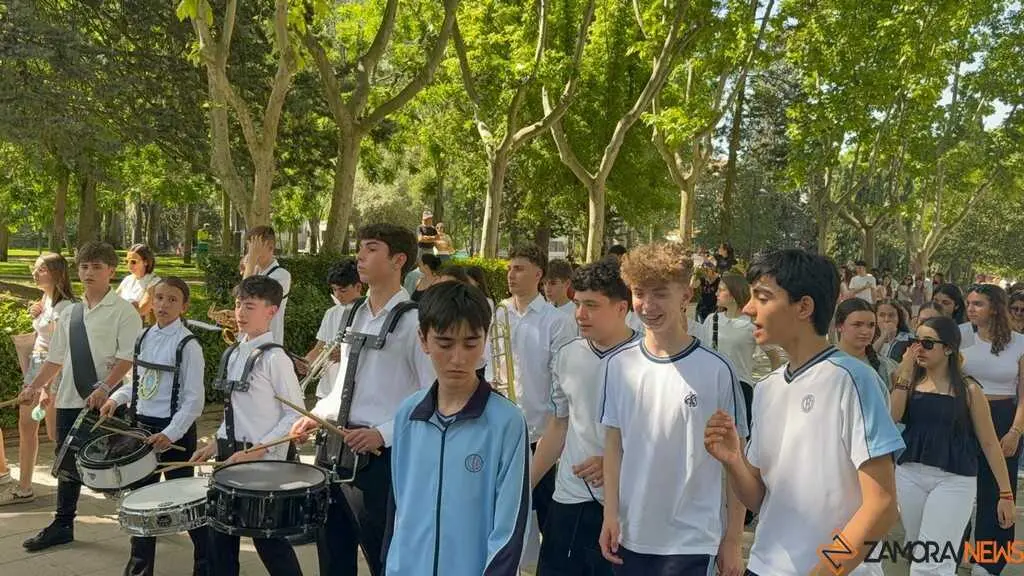 La Milagrosa peregrina con la Virgen y celebra la Eucarist&iacute;a en Cristo Rey_4