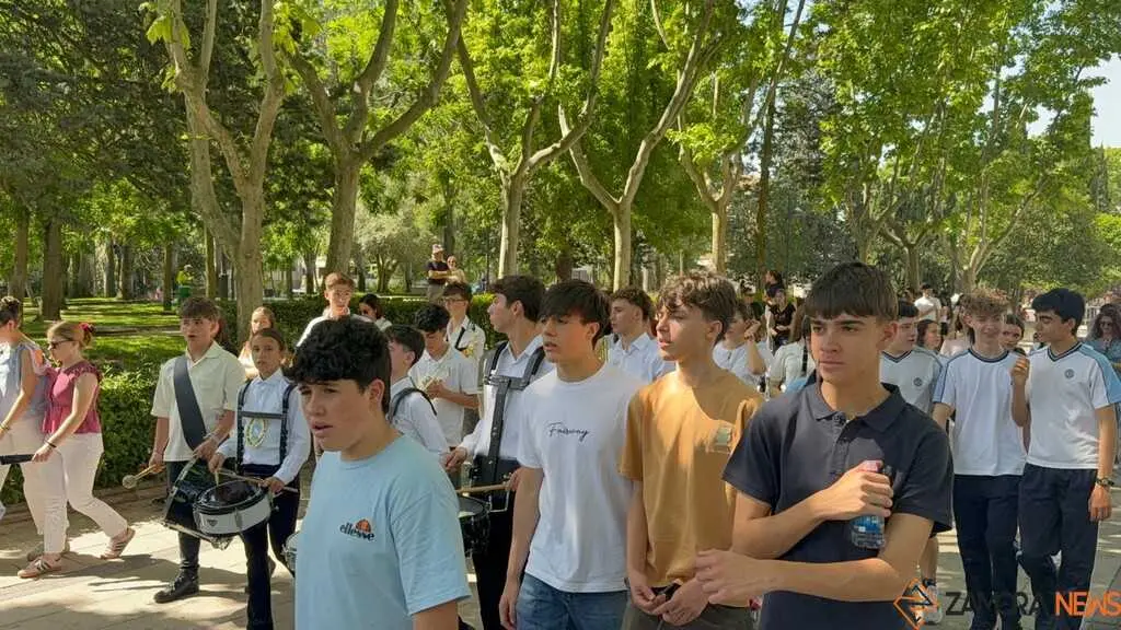La Milagrosa peregrina con la Virgen y celebra la Eucarist&iacute;a en Cristo Rey_5