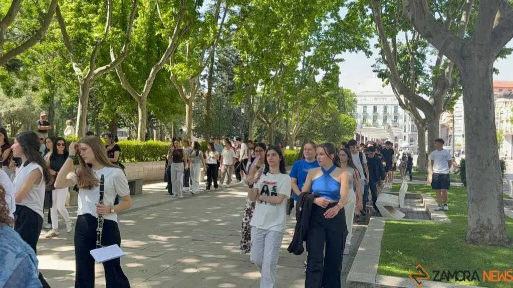 La Milagrosa peregrina con la Virgen y celebra la Eucarist&iacute;a en Cristo Rey_8
