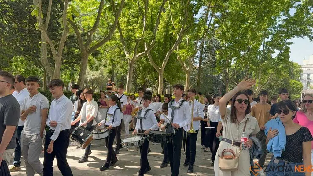La Milagrosa peregrina con la Virgen y celebra la Eucarist&iacute;a en Cristo Rey_7